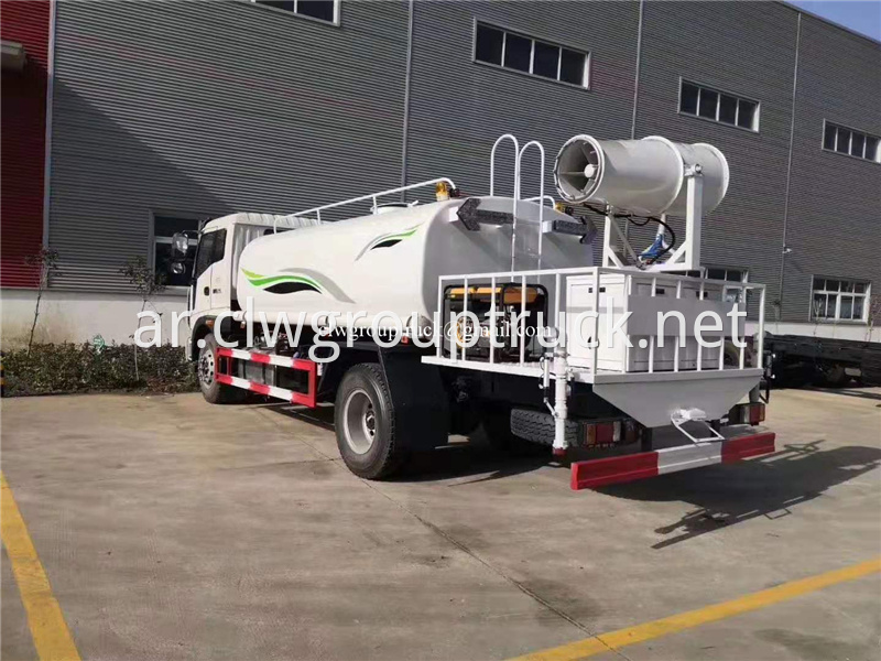 Water Spray Truck 1